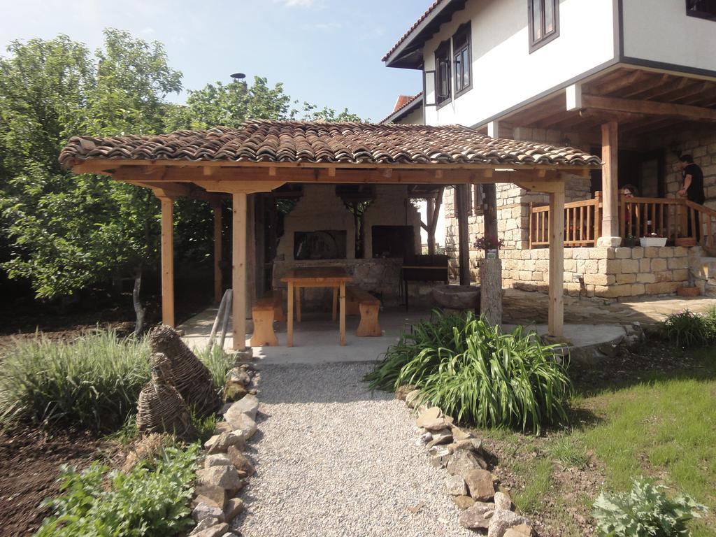 Mutafova Guest House Veliki Preslav Exterior photo